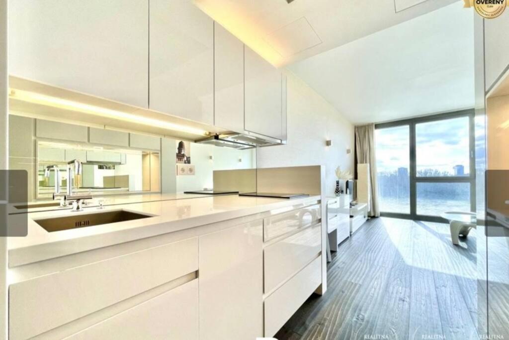 Eurovea Cozy Studio Lägenhet Bratislava Exteriör bild