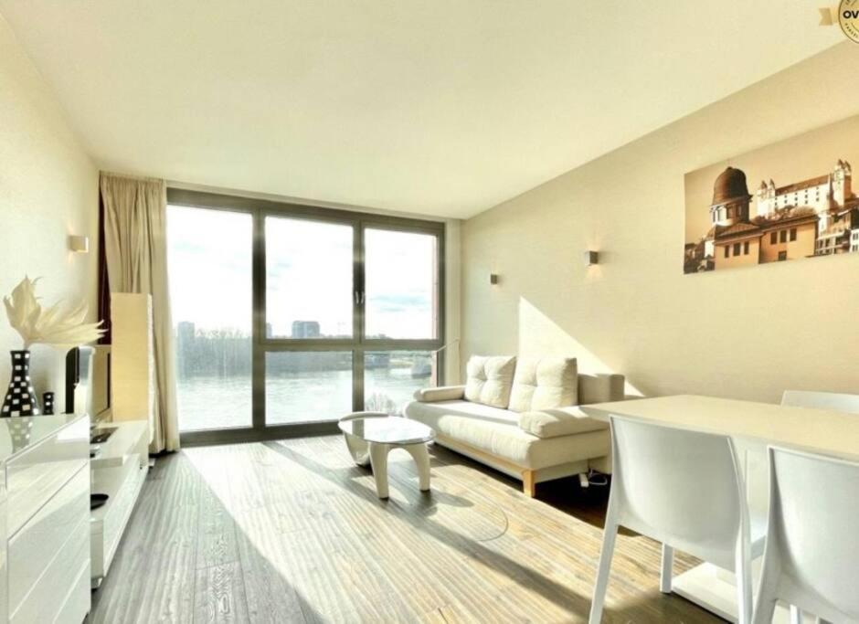 Eurovea Cozy Studio Lägenhet Bratislava Exteriör bild